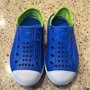 Sketchers size 9 toddler shoe